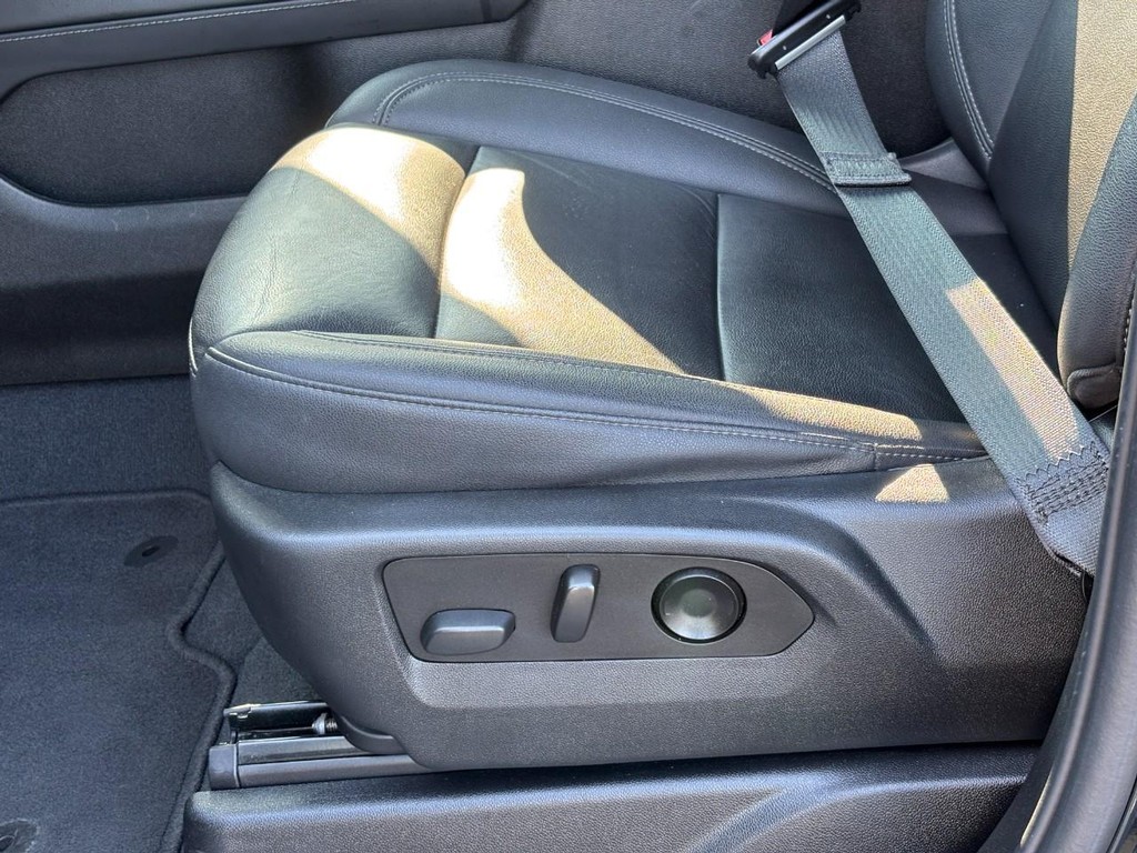 Chevrolet Tahoe Vehicle Full-screen Gallery Image 16