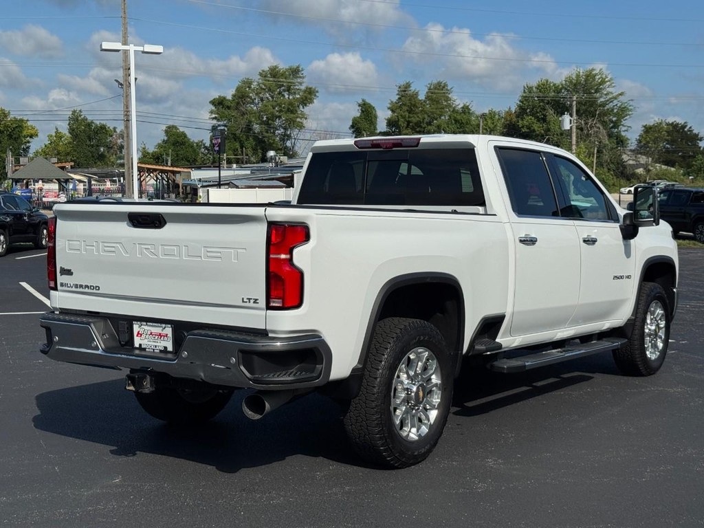 Chevrolet Silverado 2500HD Vehicle Full-screen Gallery Image 03