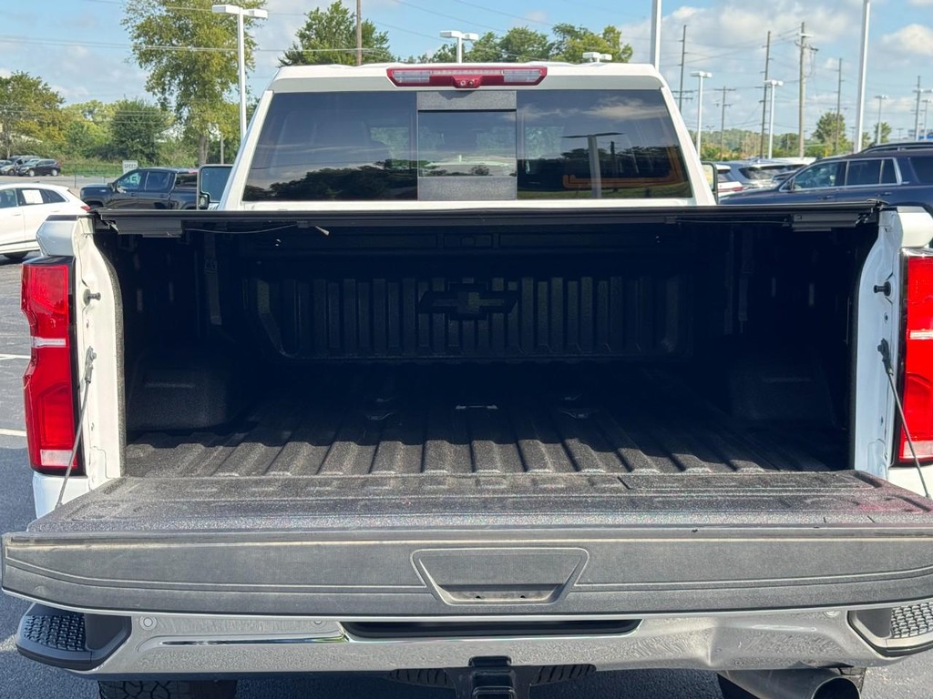 Chevrolet Silverado 2500HD Vehicle Full-screen Gallery Image 04