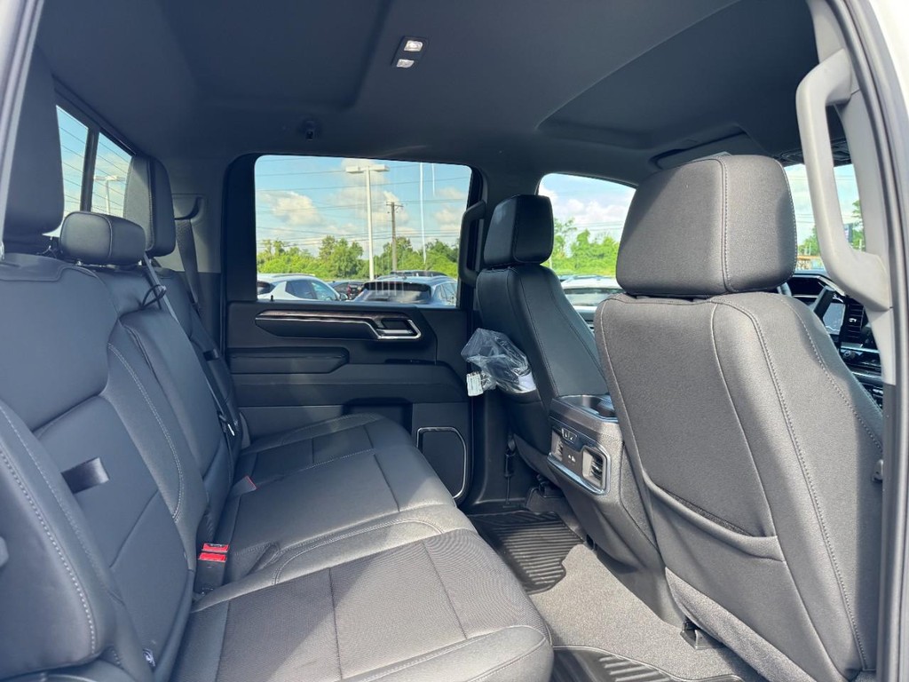 Chevrolet Silverado 2500HD Vehicle Full-screen Gallery Image 10