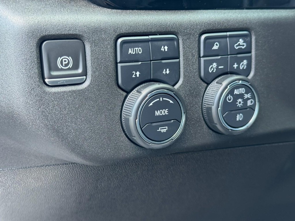 Chevrolet Silverado 2500HD Vehicle Full-screen Gallery Image 17