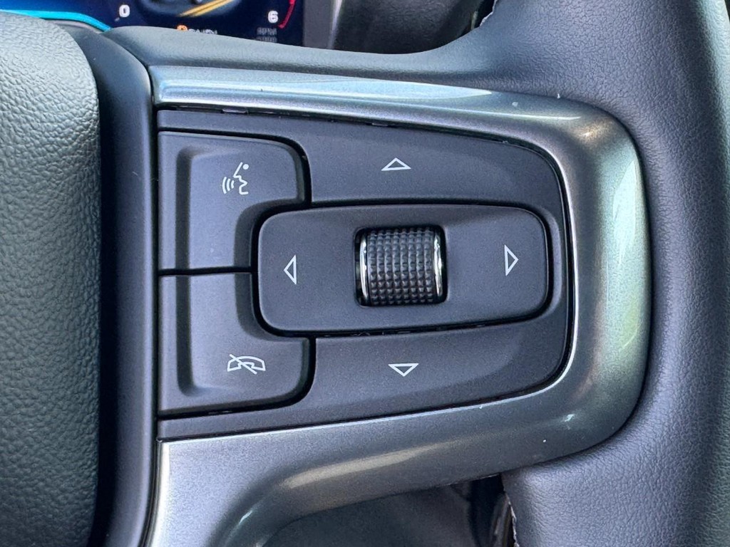 Chevrolet Silverado 2500HD Vehicle Full-screen Gallery Image 19