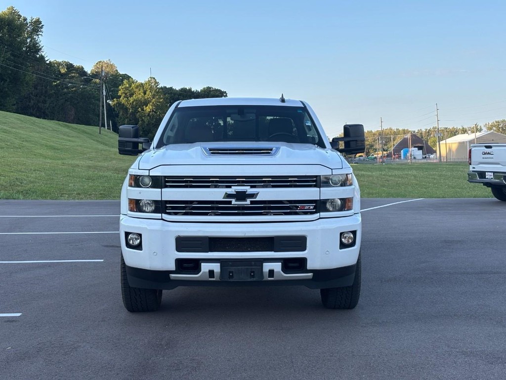 Chevrolet Silverado 2500HD Vehicle Full-screen Gallery Image 02