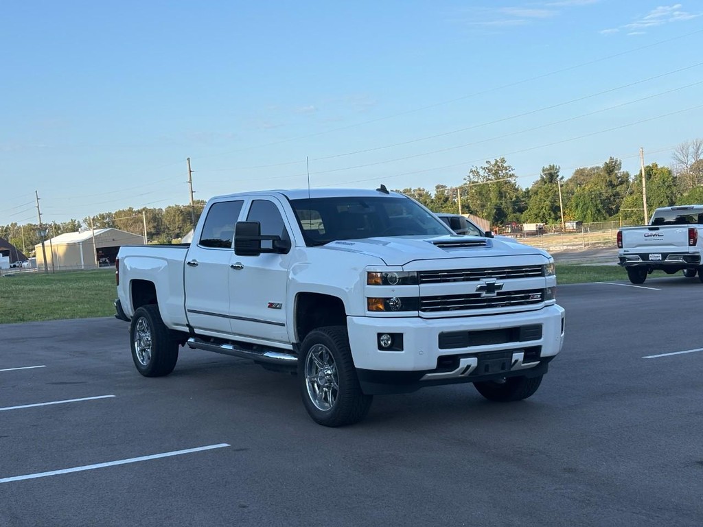 Chevrolet Silverado 2500HD Vehicle Full-screen Gallery Image 03