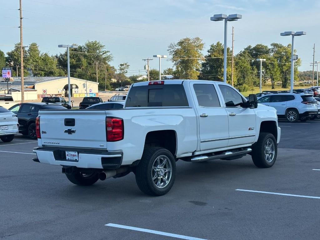 Chevrolet Silverado 2500HD Vehicle Full-screen Gallery Image 05