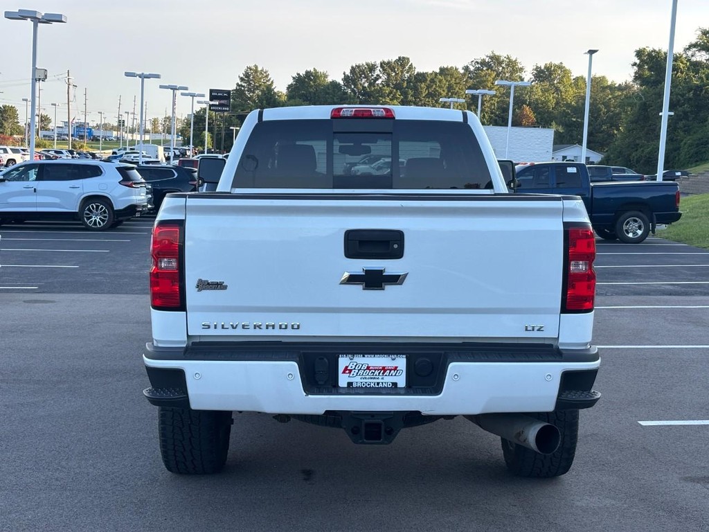Chevrolet Silverado 2500HD Vehicle Full-screen Gallery Image 06