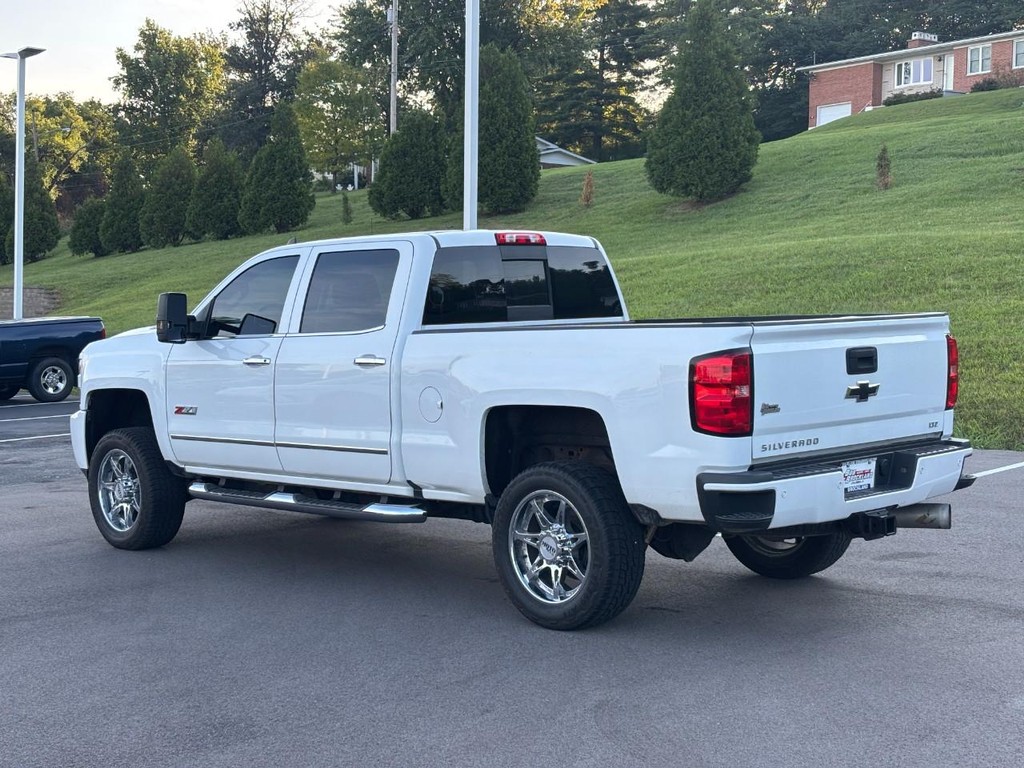 Chevrolet Silverado 2500HD Vehicle Full-screen Gallery Image 07