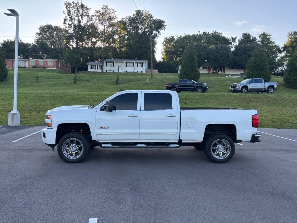 Chevrolet Silverado 2500HD Vehicle Full-screen Gallery Image 08