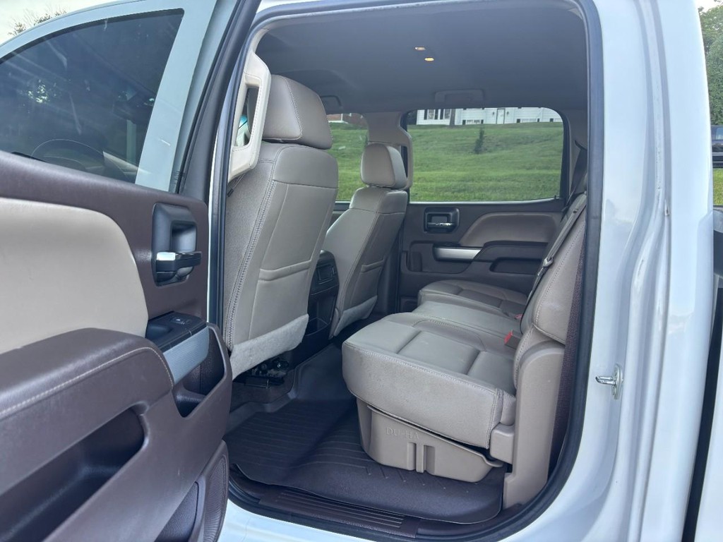Chevrolet Silverado 2500HD Vehicle Full-screen Gallery Image 10