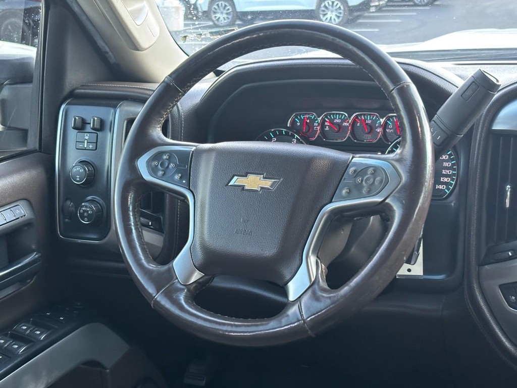 Chevrolet Silverado 2500HD Vehicle Full-screen Gallery Image 12