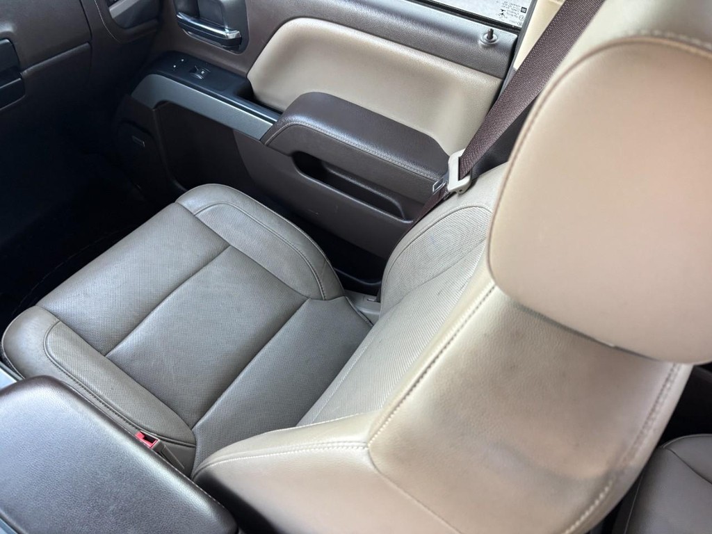 Chevrolet Silverado 2500HD Vehicle Full-screen Gallery Image 14