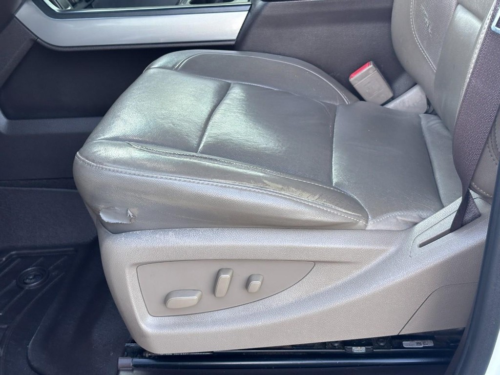 Chevrolet Silverado 2500HD Vehicle Full-screen Gallery Image 15