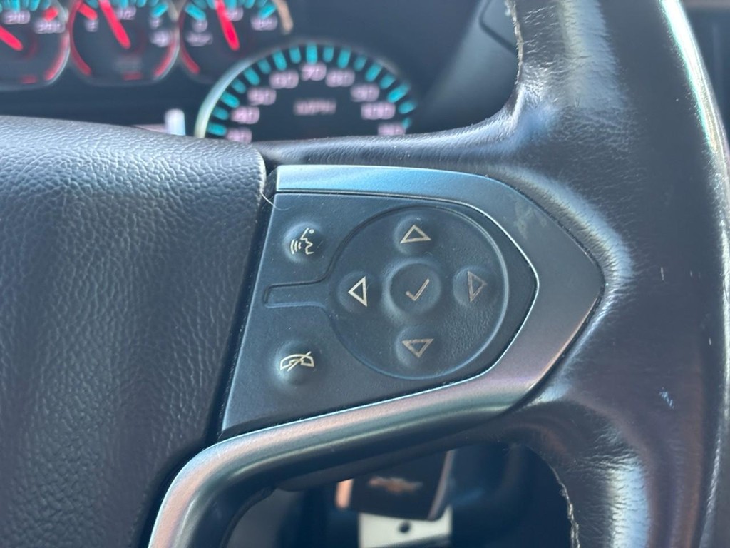 Chevrolet Silverado 2500HD Vehicle Full-screen Gallery Image 18