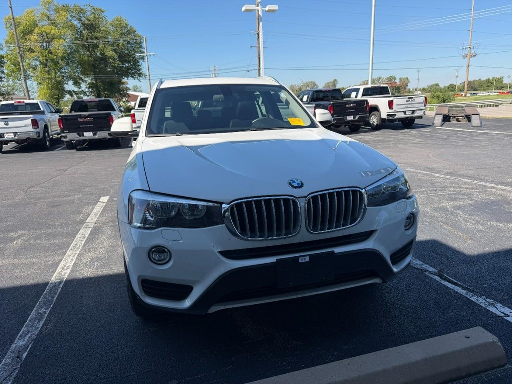 BMW X3 Vehicle Full-screen Gallery Image 02