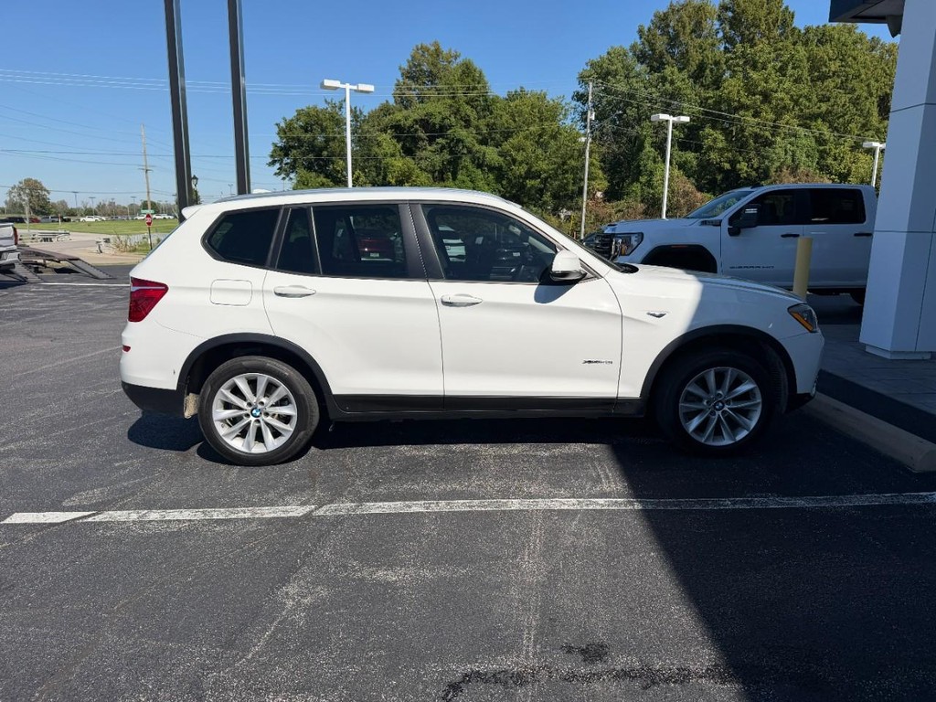 BMW X3 Vehicle Full-screen Gallery Image 03