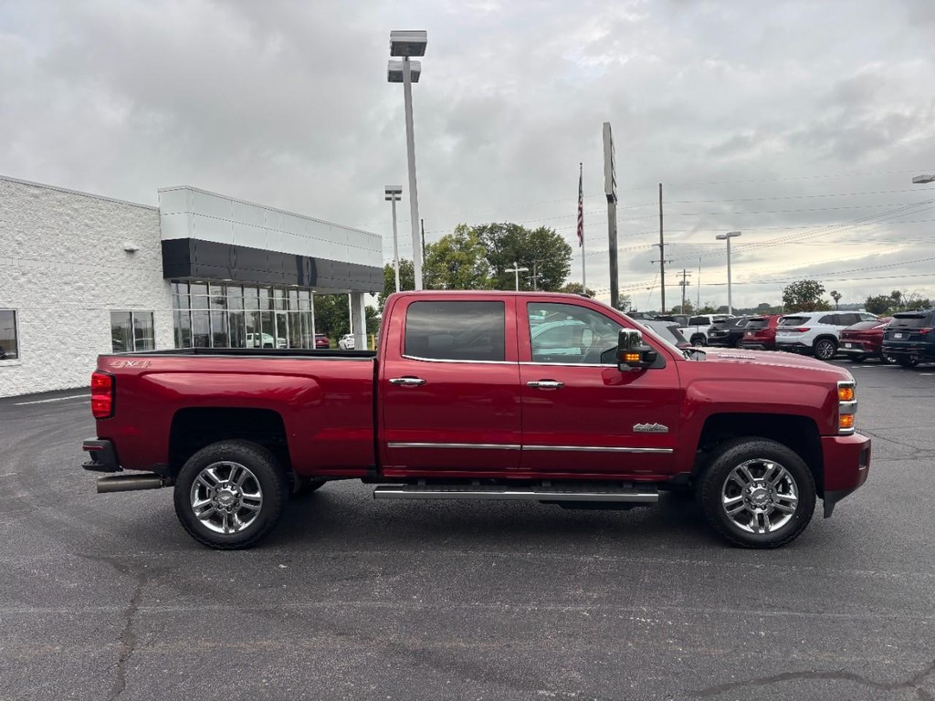 Chevrolet Silverado 2500HD Vehicle Full-screen Gallery Image 02