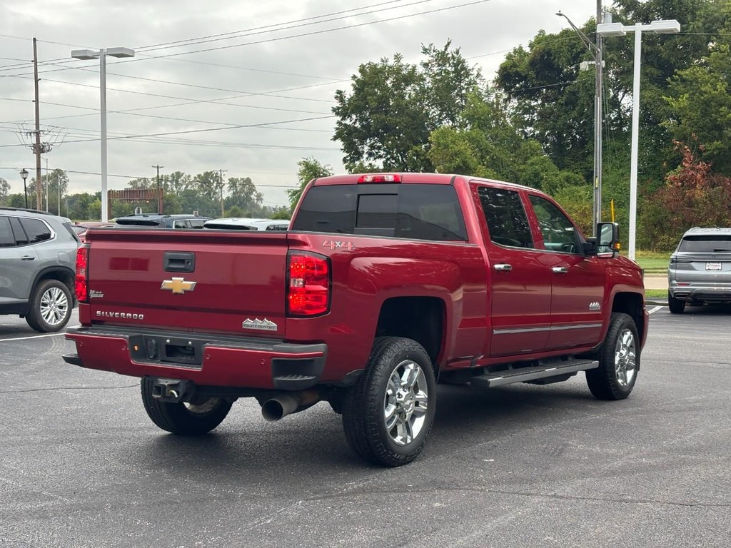 Chevrolet Silverado 2500HD Vehicle Full-screen Gallery Image 03