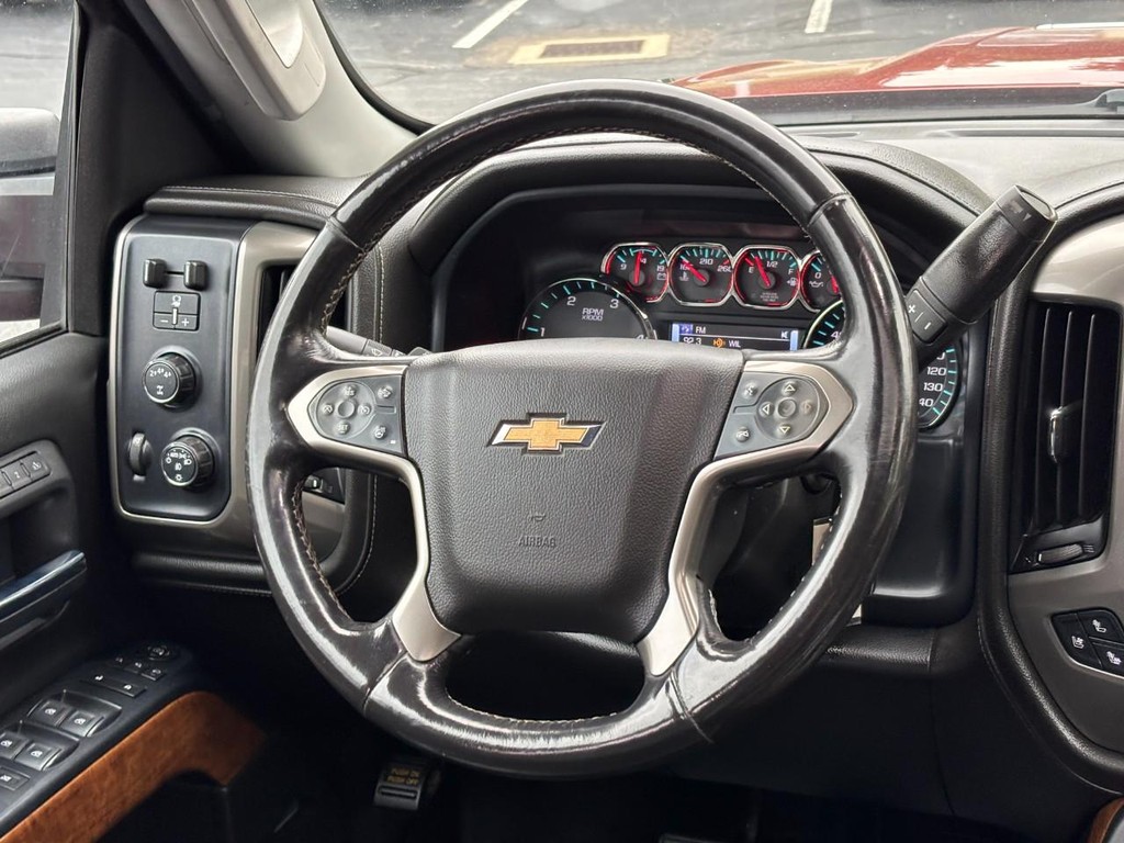 Chevrolet Silverado 2500HD Vehicle Full-screen Gallery Image 12