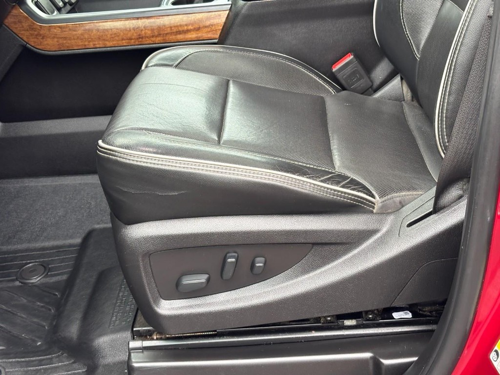 Chevrolet Silverado 2500HD Vehicle Full-screen Gallery Image 15