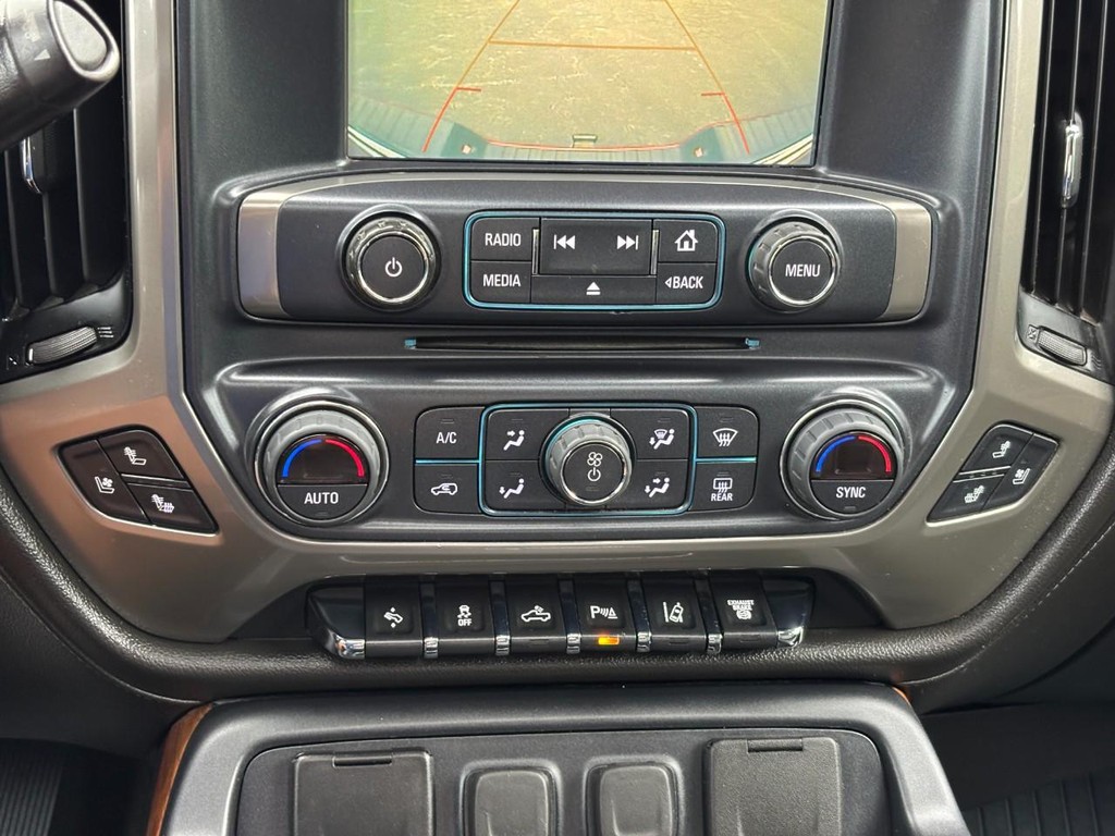 Chevrolet Silverado 2500HD Vehicle Full-screen Gallery Image 23