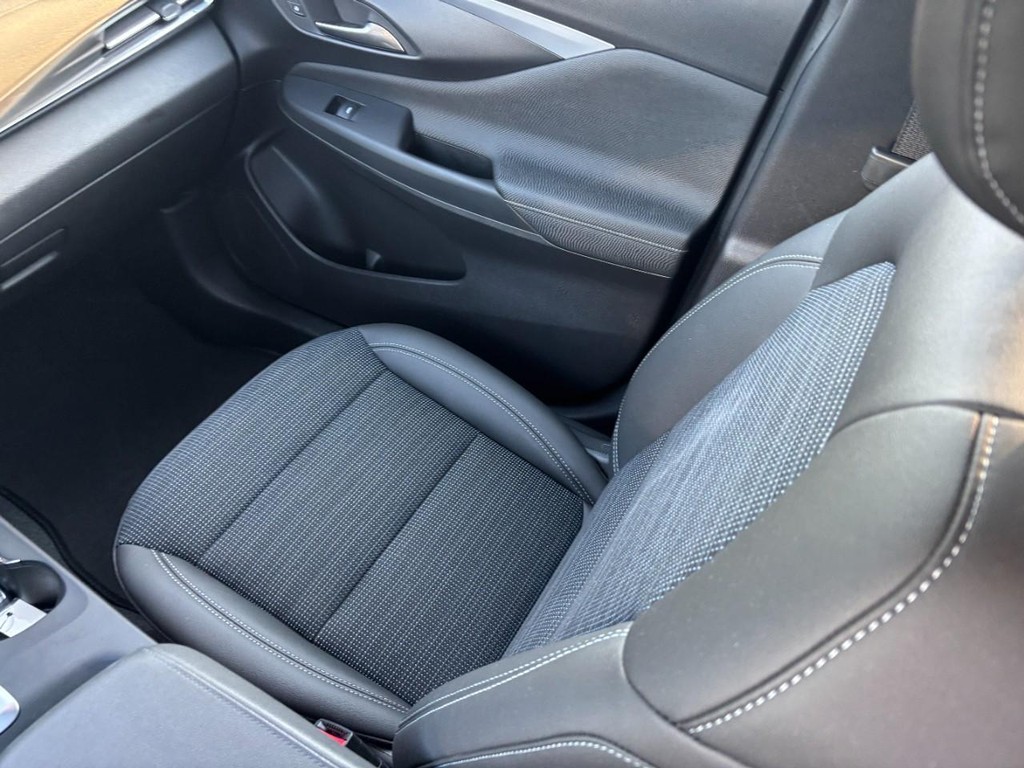 Buick Envista Vehicle Full-screen Gallery Image 14