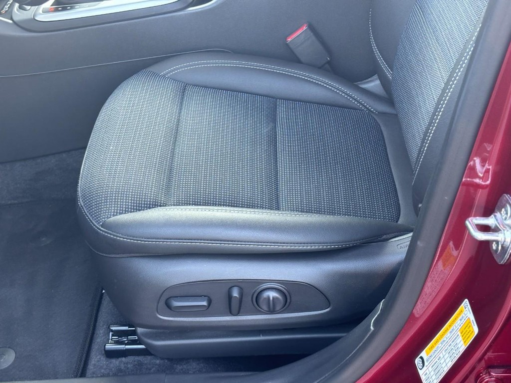 Buick Envista Vehicle Full-screen Gallery Image 15