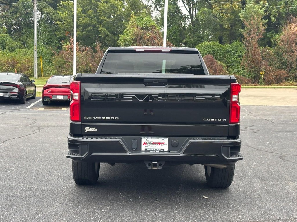 Chevrolet Silverado 1500 LTD Vehicle Full-screen Gallery Image 04
