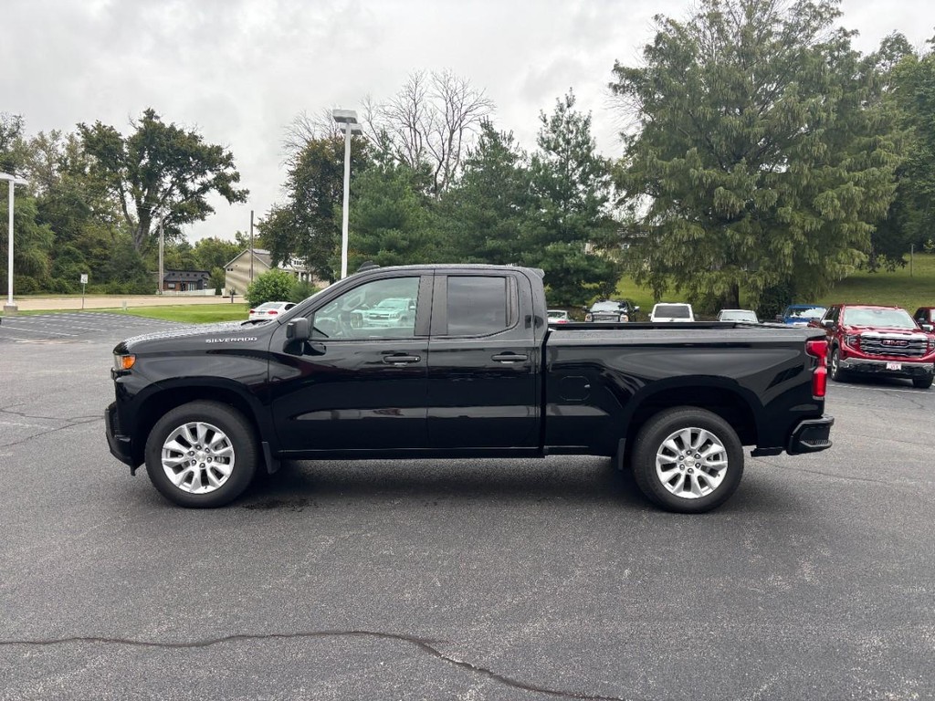 Chevrolet Silverado 1500 LTD Vehicle Full-screen Gallery Image 06