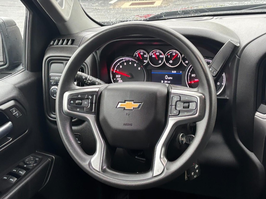 Chevrolet Silverado 1500 LTD Vehicle Full-screen Gallery Image 12