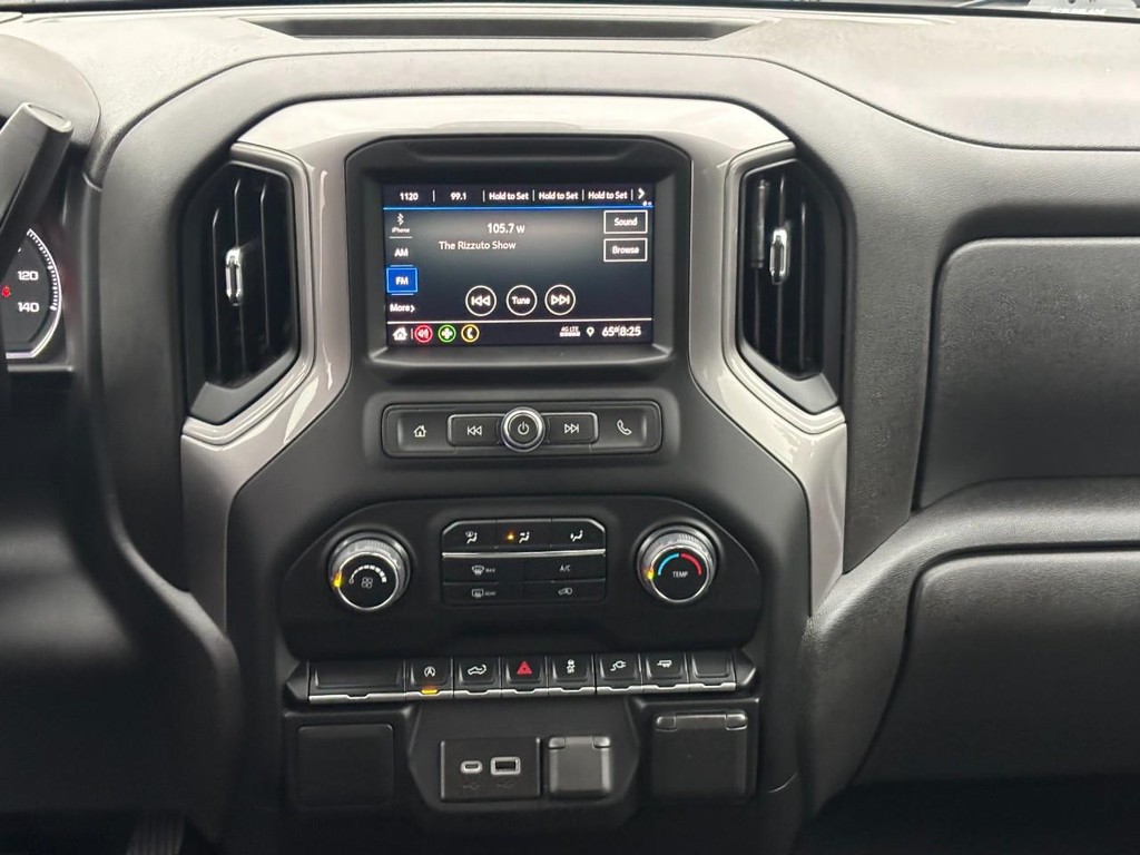 Chevrolet Silverado 1500 LTD Vehicle Full-screen Gallery Image 13