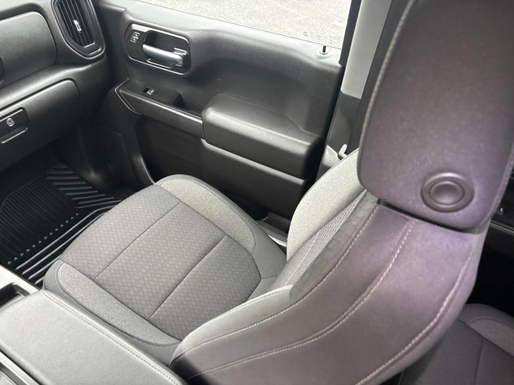 Chevrolet Silverado 1500 LTD Vehicle Full-screen Gallery Image 14