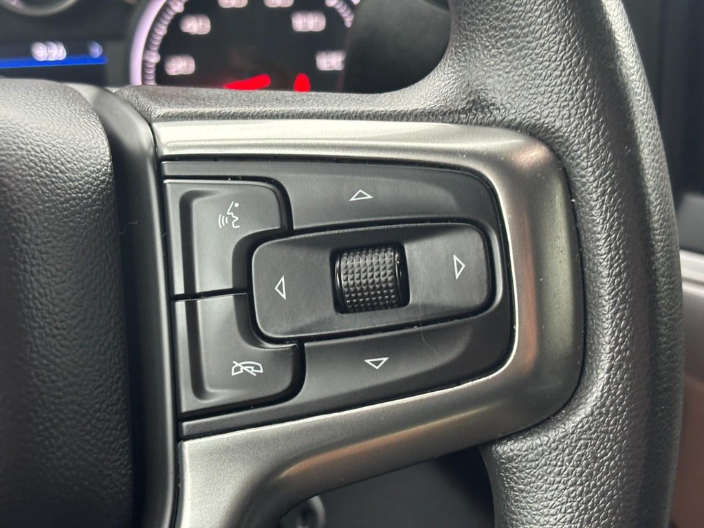 Chevrolet Silverado 1500 LTD Vehicle Full-screen Gallery Image 18