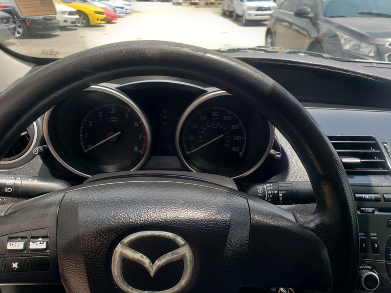 Mazda Mazda3 Sedan Vehicle Image 11