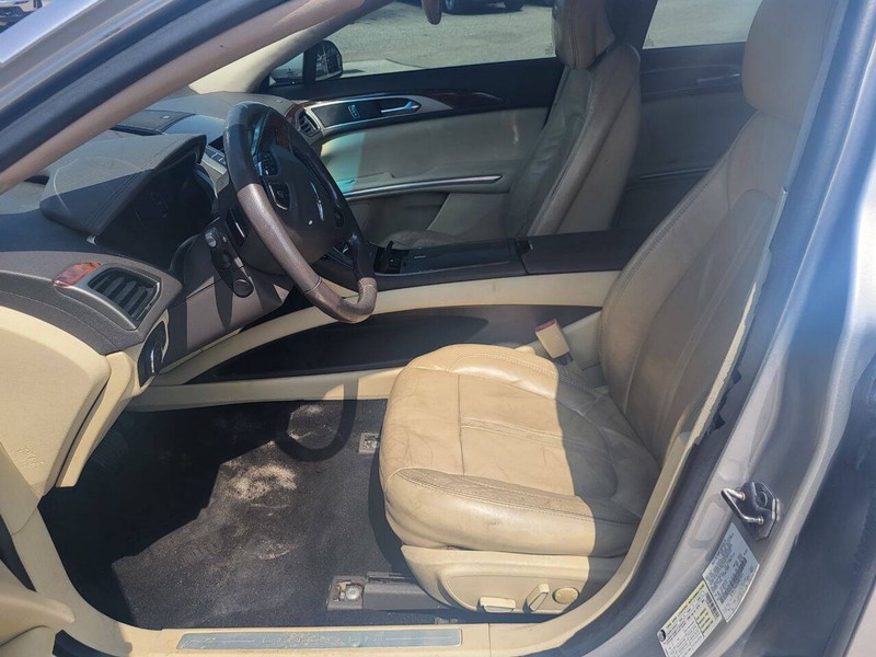 Lincoln MKZ Vehicle Image 10