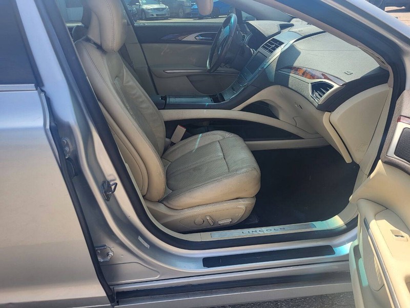 Lincoln MKZ Vehicle Image 11