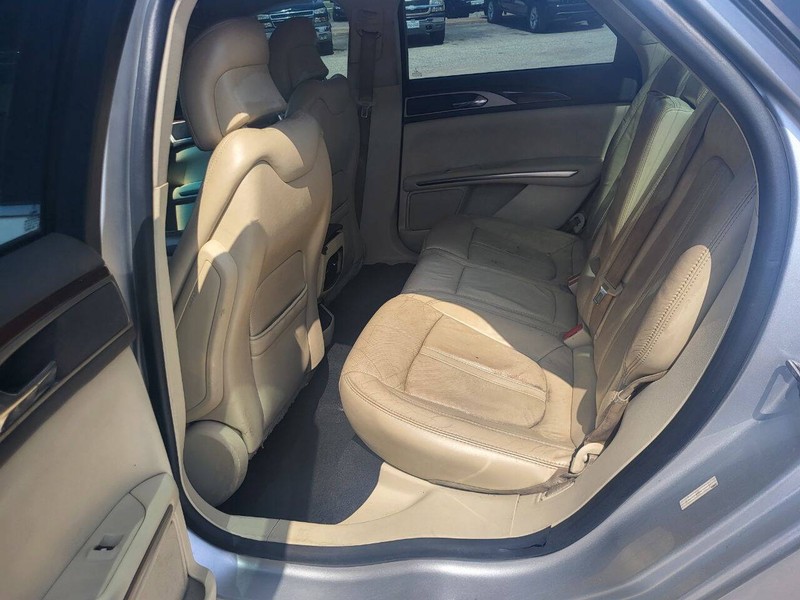 Lincoln MKZ Vehicle Image 13