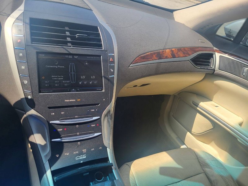 Lincoln MKZ Vehicle Image 15