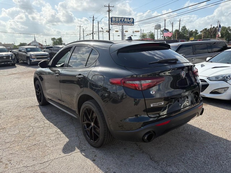 Alfa Romeo Stelvio Vehicle Image 03