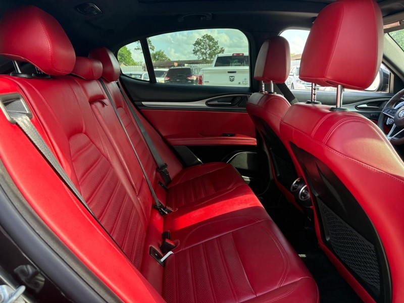 Alfa Romeo Stelvio Vehicle Image 05