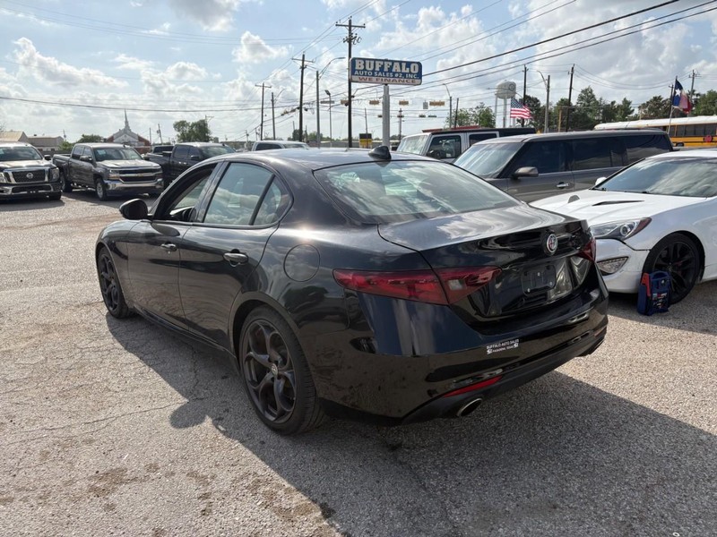 Alfa Romeo Giulia Vehicle Image 03