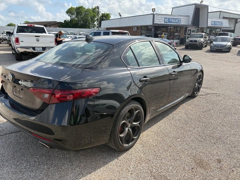 Alfa Romeo Giulia Vehicle Image 04