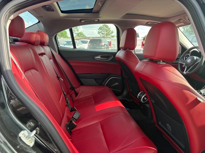 Alfa Romeo Giulia Vehicle Image 05