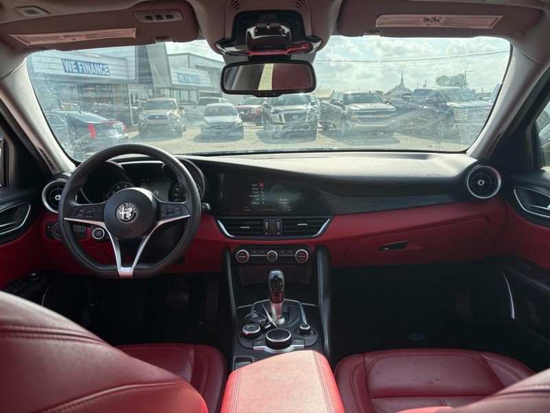 Alfa Romeo Giulia Vehicle Image 06