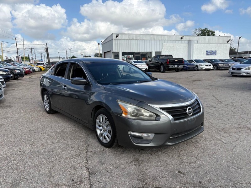 Nissan Altima Vehicle Image 02