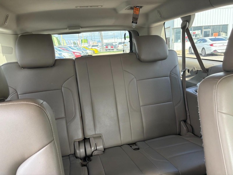 GMC Yukon XL Vehicle Image 06