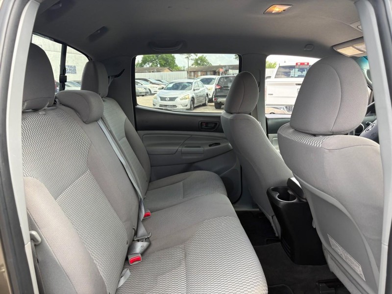 Toyota Tacoma Vehicle Image 05