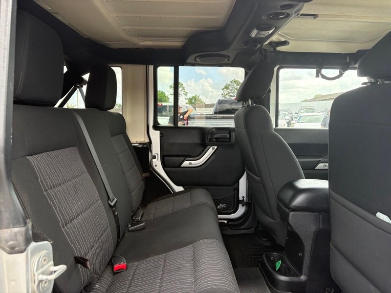 Jeep Wrangler Unlimited Vehicle Image 05