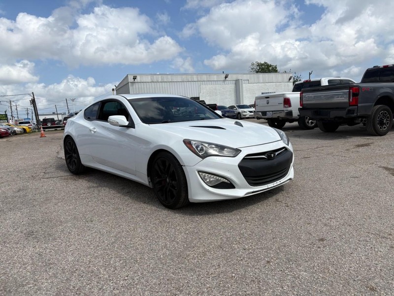 Hyundai Genesis Coupe Vehicle Image 02