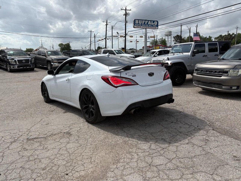 Hyundai Genesis Coupe Vehicle Image 03