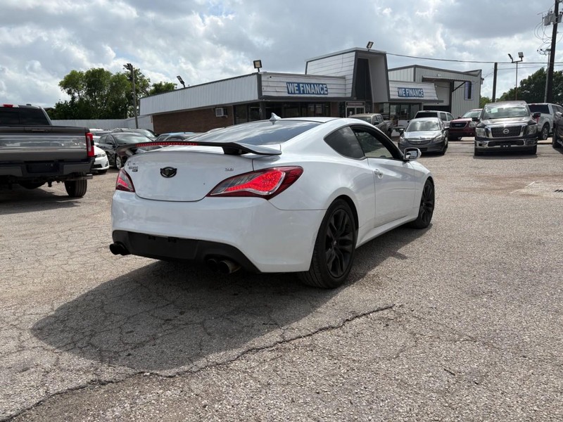 Hyundai Genesis Coupe Vehicle Image 04